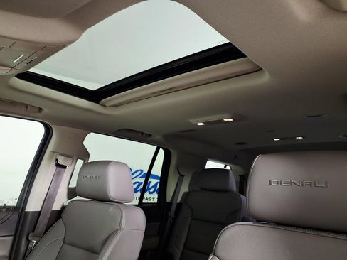 Used 2018 GMC Yukon Denali RWD image 14