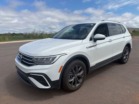 Used 2023 Volkswagen Tiguan SE AWD/4WD image 1