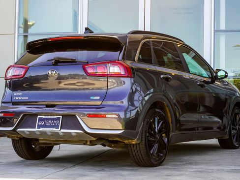 Used 2018 Kia Niro EX w/ EX Touring Graphite Edition FWD image 12