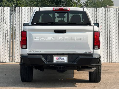 Used 2024 Chevrolet Colorado W/T RWD image 5