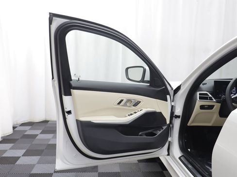Certified 2025 BMW 330i xDrive Sedan w/ Premium Package AWD/4WD image 4
