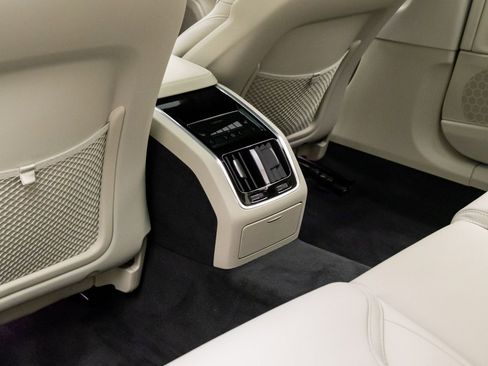 Used 2023 Volvo S90 B6 Ultimate image 18