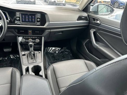 Used 2023 Volkswagen Jetta SE w/ Black Wheel Package FWD image 11