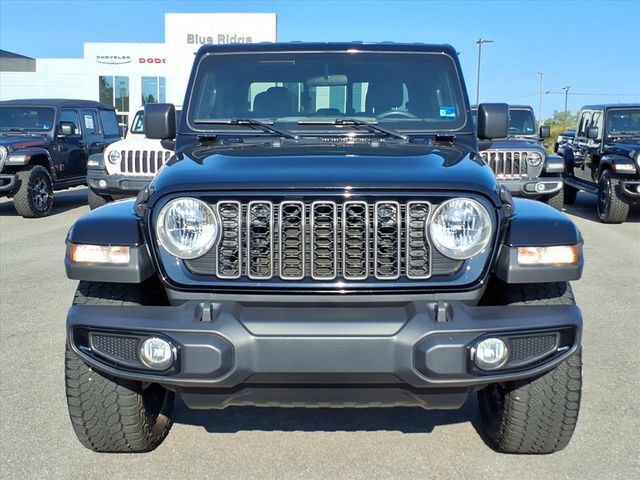Used 2025 Jeep Gladiator Sport AWD/4WD image 11