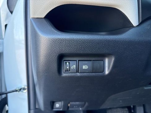 Used 2022 Toyota RAV4 XLE image 24