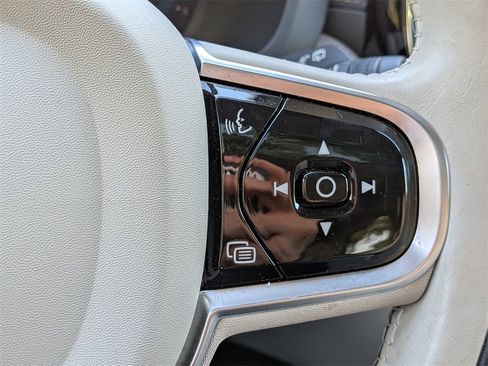 Certified 2023 Volvo XC60 B5 Ultimate w/ Protection Package Premier image 29