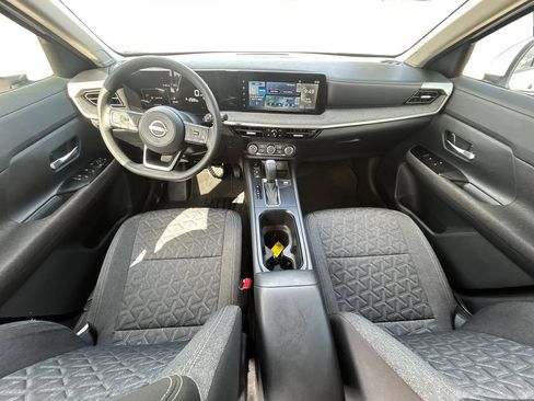 Used 2025 Nissan Kicks SV FWD image 12