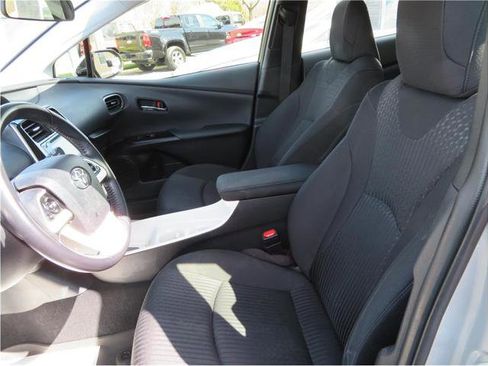Used 2017 Toyota Prius Three Touring image 4