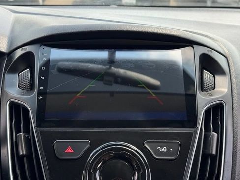 Used 2015 Ford Focus SE FWD image 4