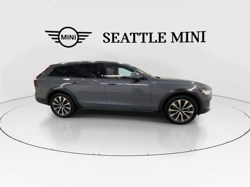 Used 2022 Volvo V90 B6 Cross Country w/ Advanced Package AWD/4WD image 13