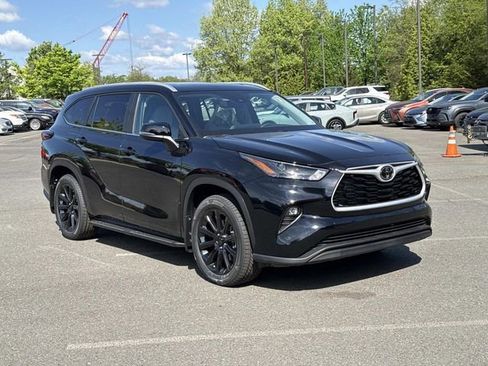 Used 2026 Toyota Highlander XLE AWD/4WD image 1