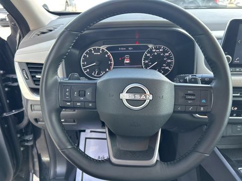 Used 2025 Nissan Rogue SV AWD/4WD image 16