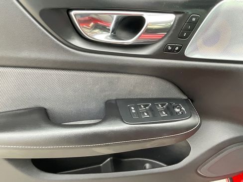 Used 2020 Volvo S60 T6 R-Design image 26