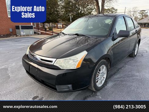 Used 2010 Ford Focus SE image 1
