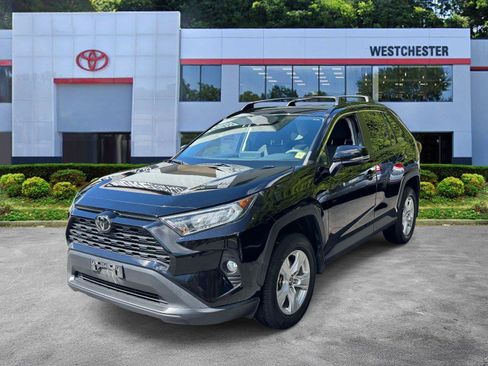 Used 2021 Toyota RAV4 XLE AWD/4WD image 4