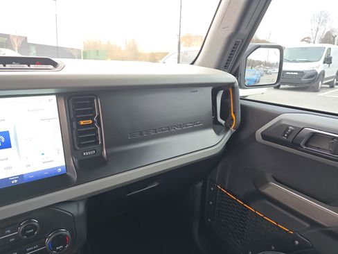 Used 2023 Ford Bronco Badlands image 24