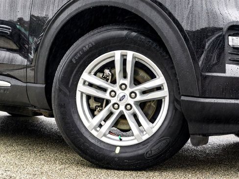 Used 2023 Ford Explorer XLT w/ Equipment Group 202A image 2