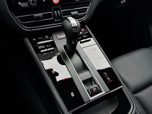 New 2026 Porsche Macan image 28