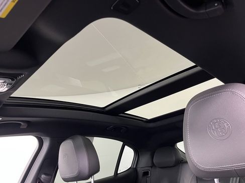 Used 2025 Alfa Romeo Stelvio Sprint w/ Convenience Package image 18