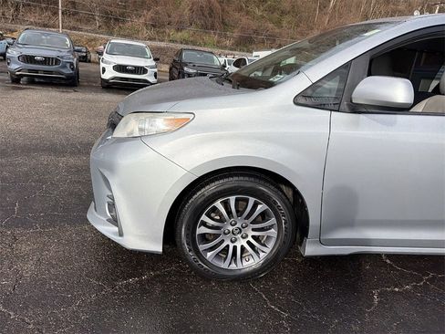 Used 2019 Toyota Sienna XLE image 8