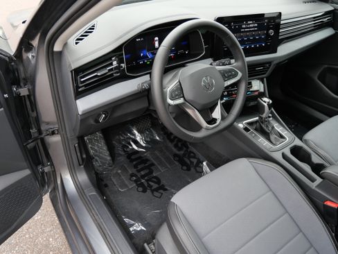 Used 2025 Volkswagen Jetta SE w/ Sunroof Package FWD image 20