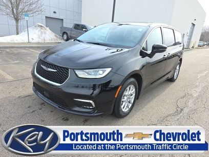Used 2024 Chrysler Pacifica Touring-L