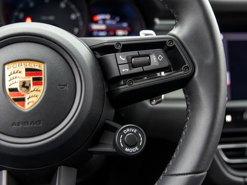 Certified 2026 Porsche Macan AWD/4WD image 32