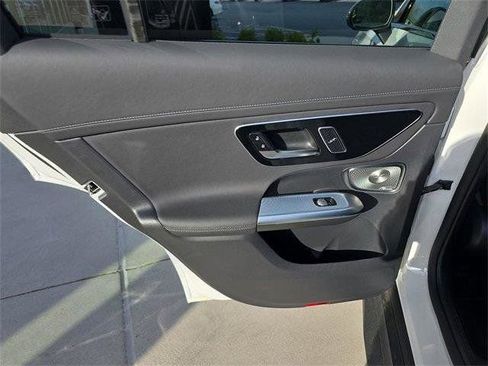 Used 2025 Mercedes-Benz GLC 350e 4MATIC image 16