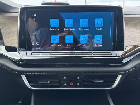 Used 2024 Volkswagen Atlas SE image 12