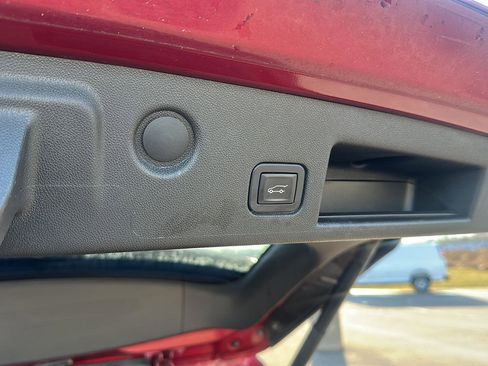 Used 2018 Chevrolet Equinox LT image 10