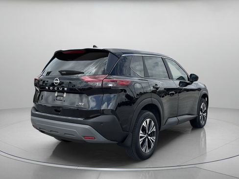 Used 2023 Nissan Rogue SV image 3