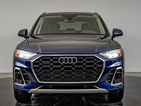 Used 2023 Audi Q5 2.0T Premium w/ Convenience Package AWD/4WD image 2