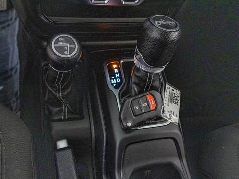 Used 2019 Jeep Wrangler Unlimited Sahara AWD/4WD image 26
