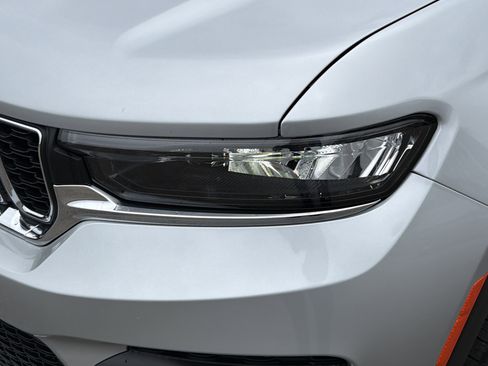 New 2025 Jeep Grand Cherokee Laredo X image 10