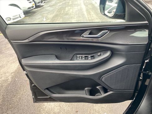 Used 2023 Jeep Grand Cherokee Altitude image 21