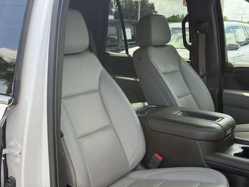 Used 2022 GMC Yukon SLT w/ SLT Premium Package image 20