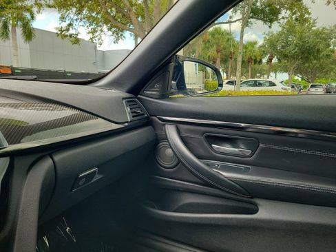 Used 2018 BMW M4 Convertible RWD image 26