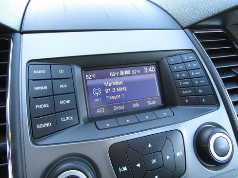 Used 2017 Ford Taurus SEL image 12