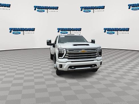 Used 2024 Chevrolet Silverado 3500 High Country w/ High Country Premium Package AWD/4WD image 3