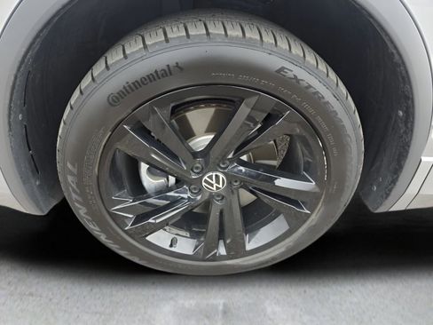 Used 2023 Volkswagen Tiguan SE R-Line image 9