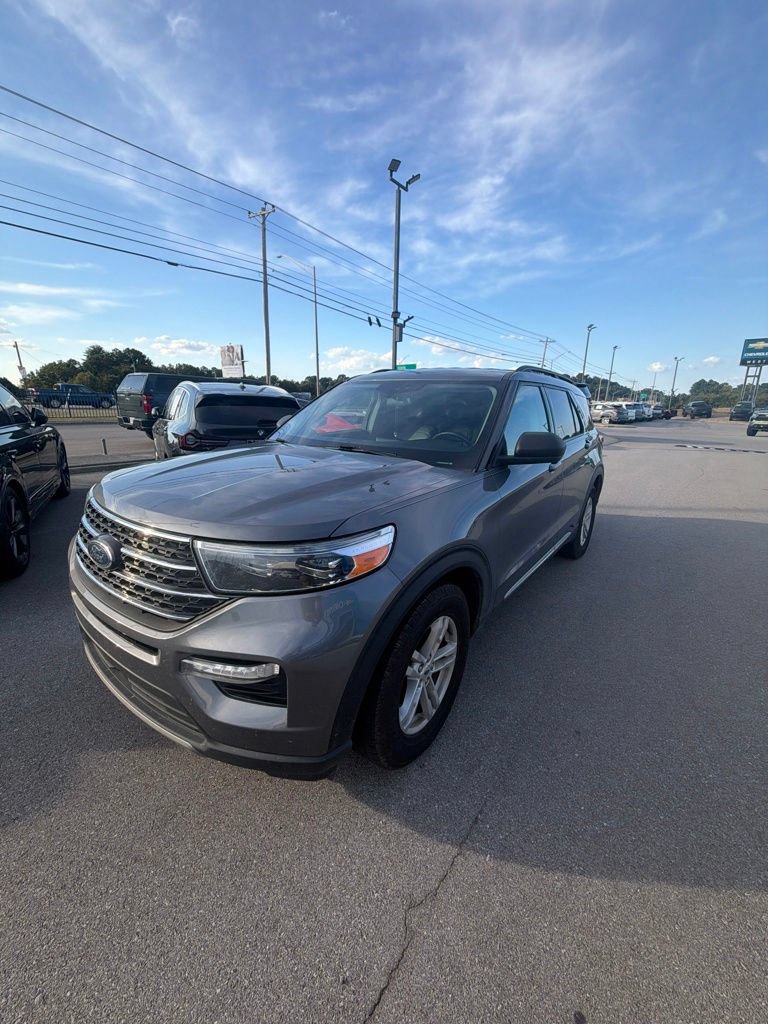 Used 2022 Ford Explorer XLT w/ Equipment Group 202A RWD image 2