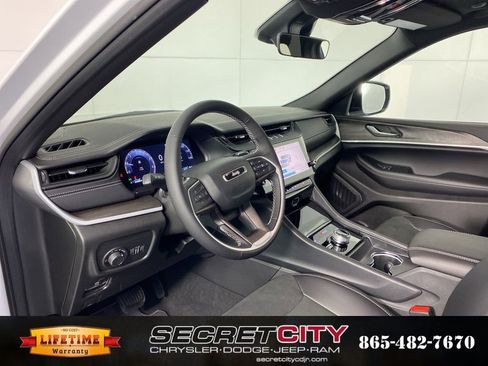 New 2026 Jeep Grand Cherokee Altitude image 11