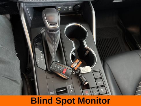 Used 2023 Toyota Highlander XSE FWD image 17