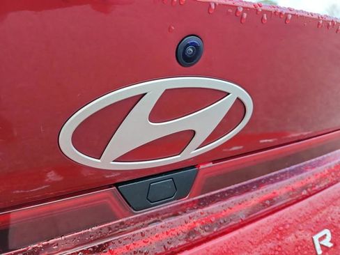 Used 2025 Hyundai Elantra Limited image 8