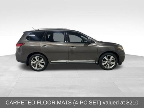 Used 2016 Nissan Pathfinder Platinum FWD image 4