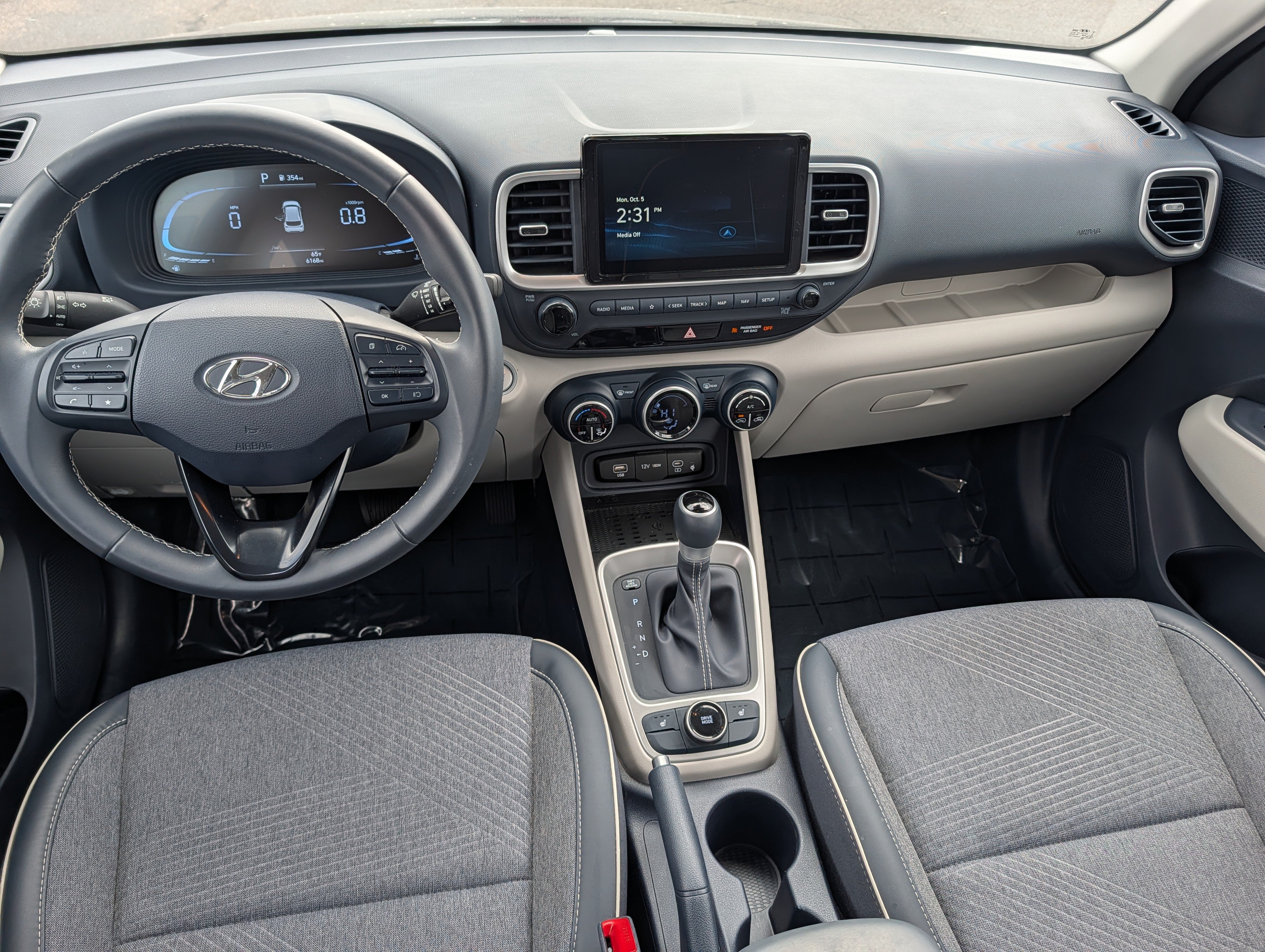 Used 2025 Hyundai Venue Limited FWD image 15