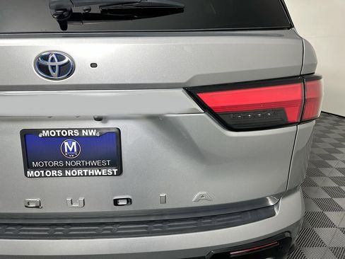 Used 2023 Toyota Sequoia Limited image 21