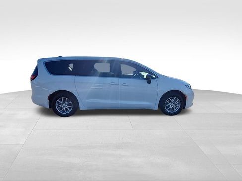 New 2026 Chrysler Pacifica Select FWD image 28