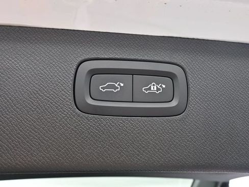 New 2026 Volvo XC90 B6 Plus w/ Protection Package Premier AWD/4WD image 31