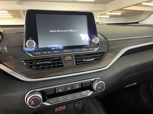 Used 2025 Nissan Altima 2.5 SV FWD image 20